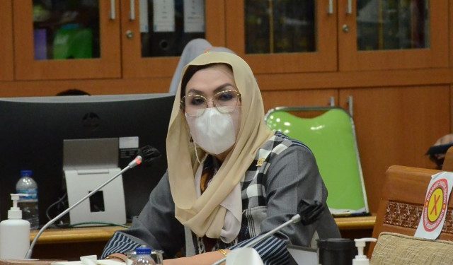 Anggota Komisi IX DPR RI Elva Hartati di sela-sela wawancara uji kelayakan dan kepatutan terhadap lima calon Dewas BPJS Ketenagakerjaan yang digelar di ruang rapat Komisi IX DPR RI, Senayan, Jakarta, Kamis ( 28/1/2021). Foto: Mentari/nvl