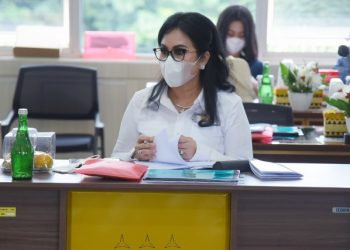 Anggota Komisi III DPR RI Ary Egahni Ben Bahat saat pertemuan Tim Kunjungan Kerja Reses dengan Kakanwil Kementerian Hukum dan HAM Provinsi Lampung, Rabu (17/2/2021). Foto : Kiki/Man