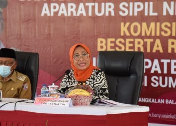 Wakil Ketua Komisi X DPR RI Hetifah Sjaifudian saat memimpin rapat Tim Panja Komisi X DPR RI di Kantor Bupati Banyuasin, Sumatera Selatan, Senin (15/3/2021). Foto: Arief/nvl   