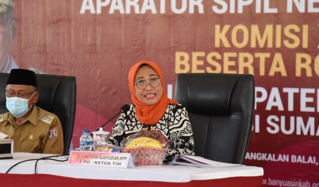 Wakil Ketua Komisi X DPR RI Hetifah Sjaifudian saat memimpin rapat Tim Panja Komisi X DPR RI di Kantor Bupati Banyuasin, Sumatera Selatan, Senin (15/3/2021). Foto: Arief/nvl   