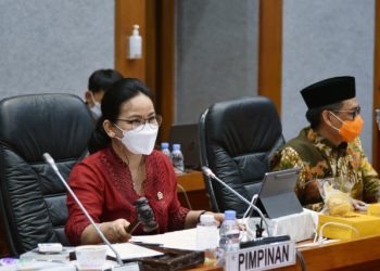 Wakil Ketua Komisi X DPR RI Agustina Wilujeng Pramestuti saat memimpin rapat di Gedung Nusantara I, Senayan, Jakarta, Selasa (9/3/2021). Foto : Eno/Man
