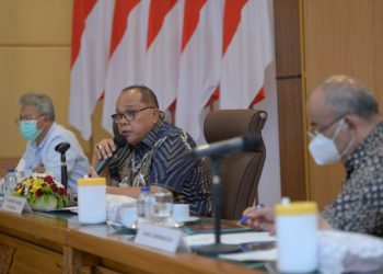 Wakil Ketua Komisi II DPR RI Junimart Girsang saat memimpin Kunjungan Kerja Spesifik Panja Adminduk Komisi II DPR RI ke Daerah Istimewa Yogyakarta (DIY), Kamis (25/3/2021). Foto: Andri/Man   