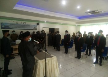 Maulana melantik pejabat di lingkup dinkes kota Jambi.