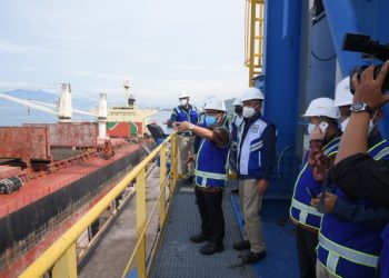 Ketua Komisi VII DPR RI Sugeng Suparwoto saat memimpin pertemuan Tim Kunjungan Kerja Spesifik Komisi VII DPR RI dengan direksi PTBA, di Lampung Selatan, Lampung, Kamis (25/3/2021). Foto: Rizki/Man
