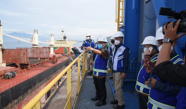 Ketua Komisi VII DPR RI Sugeng Suparwoto saat memimpin pertemuan Tim Kunjungan Kerja Spesifik Komisi VII DPR RI dengan direksi PTBA, di Lampung Selatan, Lampung, Kamis (25/3/2021). Foto: Rizki/Man