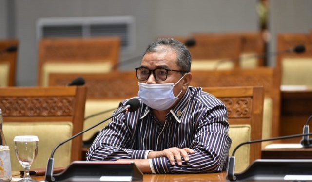 Anggota Komisi IV DPR RI Hermanto dalam interupsinya pada Rapat Paripurna DPR RI di Gedung Nusantara II, Senayan, Jakarta, Senin (8/3/2021). Foto: Kresno/nvl