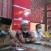 Karyadi (dua kiri) saat jumpa pers pengunduran dirinya.