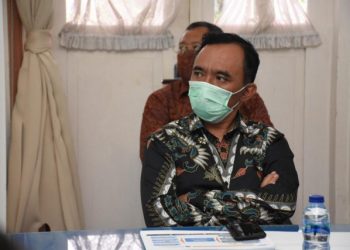 Anggota Komisi II DPR M. Syamsul Luthfi saat menghadiri pertemuan Tim Kunjungan Kerja Reses Komisi II DPR RI dengan mitra kerja terkait di Kantor BPN Nusa Tenggara Barat, Senin (12/4/2021). Foto: Alfi/nvl