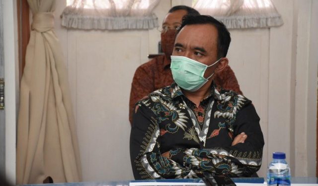 Anggota Komisi II DPR M. Syamsul Luthfi saat menghadiri pertemuan Tim Kunjungan Kerja Reses Komisi II DPR RI dengan mitra kerja terkait di Kantor BPN Nusa Tenggara Barat, Senin (12/4/2021). Foto: Alfi/nvl