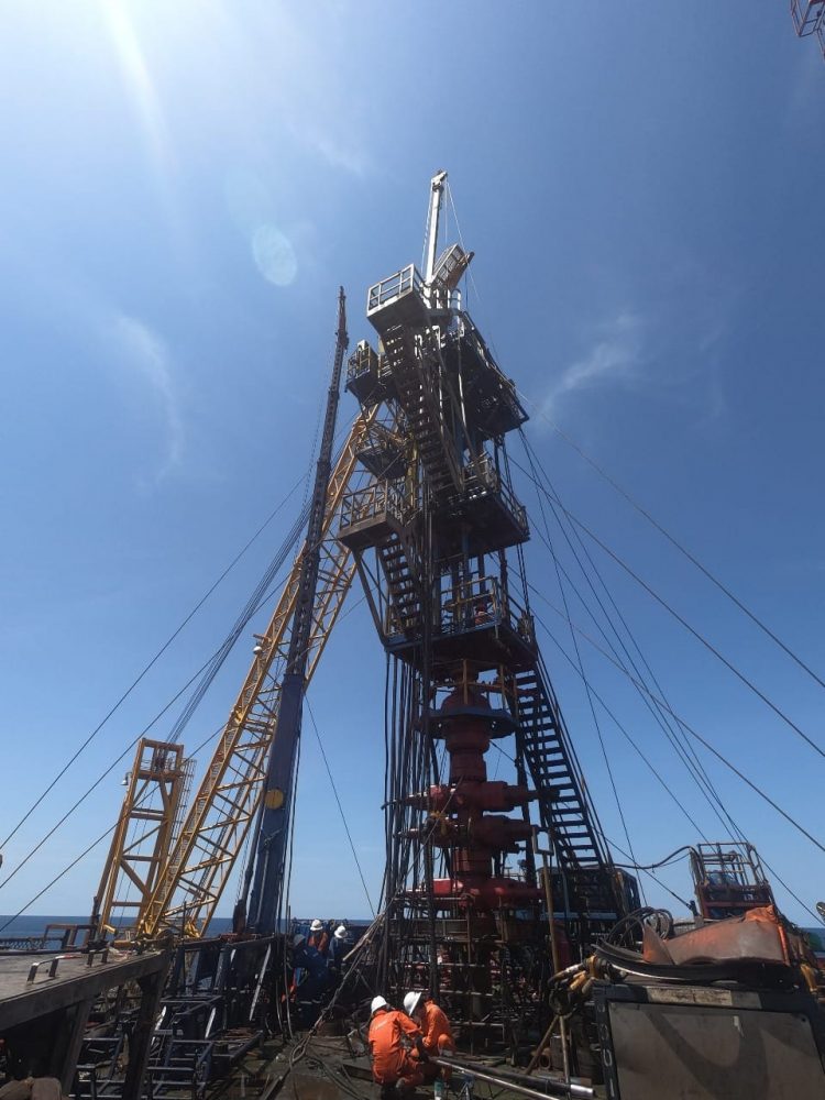 Tim sedang melakukan SIMOPS dan persiapan untuk rig up. (Foto: Dok. Istimewa)