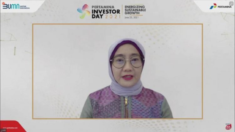 Direktur Keuangan Pertamina Emma Sri Martini menjadi narasumber pada acara Investor Day 2021 yang dilaksanakan secara daring pada Rabu (23/6/2021). (Foto: Screenshot/Adityo)