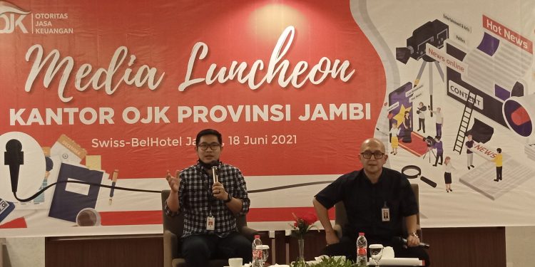 Agus (kiri) bersama Endang Nuryadin saat media luncheon.