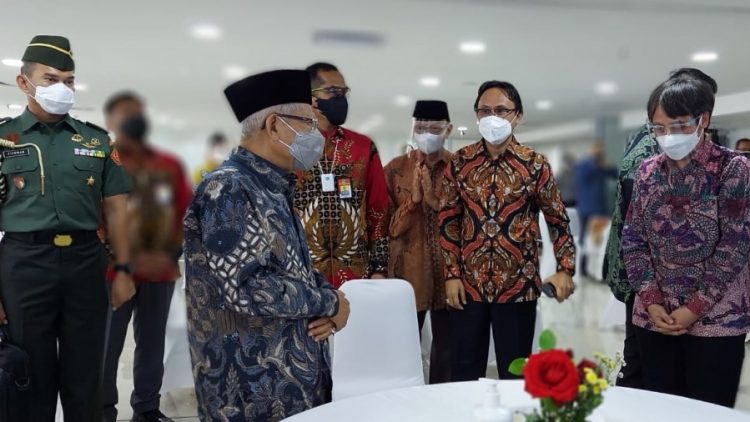 Kepala BPJPH mendamping Wapres dalam Launching UI Halal Center