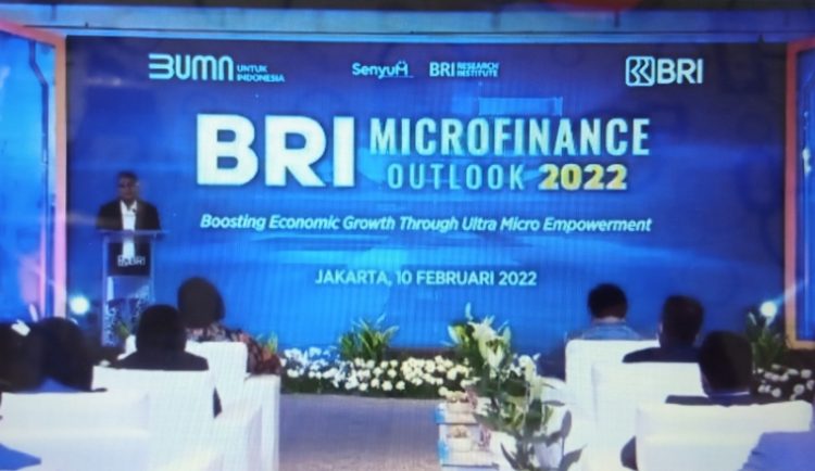 Sambutan Dirut BRI, Sunarso. (Foto : Tangkapan layar webinar hybrid BRI Microfinance Outlook 2022)