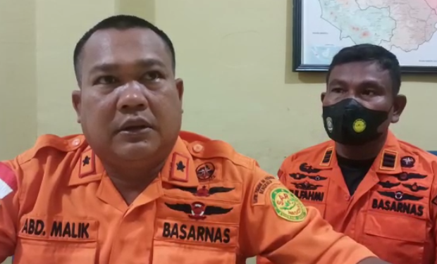 Kepala Basarnas Jambi Abdul Malik (kiri). (Foto : screenshot video humas Basarnas Jambi)