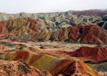 Zhangye Danxia Geological Park, Gunung Pelangi yang disebut dalam Al Quran Surat Al Fathir ayat 27 (Foto: Wahyu Setyo Widodo/detikTravel)
