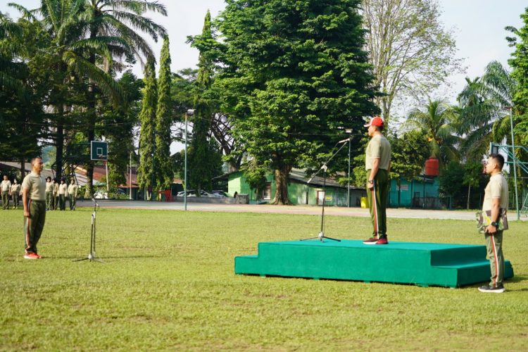 Suasana upacara di Makorem Gapu. (Foto : Penrem Gapu)