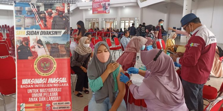 Suasana vaksinasi. (Foto : istimewa)