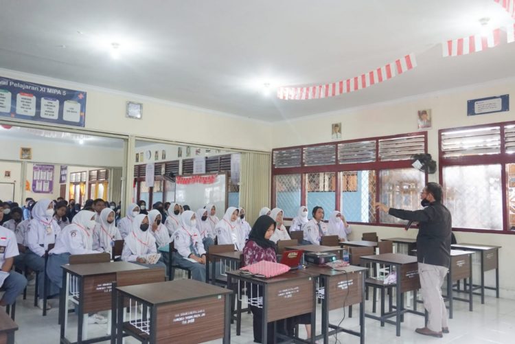 Suasana pelatihan dasar kepemimpinan di SMA Negeri 3 kota Jambi. (Foto : Humas Polda Jambi)