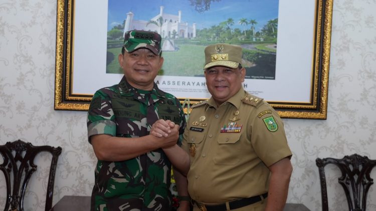 KSAD jumpa Brigjen TNI (Purn) H. Edy Afrizal Natar Nasution. (Foto : Dispenad)