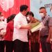 Menteri Hadi Tjahjanto serahkan Sertipikat. (Foto : Istimewa)