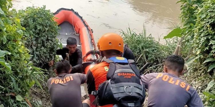 Proses pencarian oleh tim SAR gabungan. (Foto : Humas Basarnas Jambi)