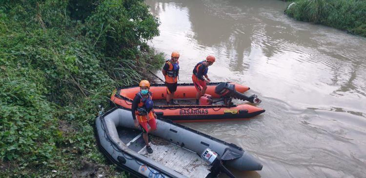 Basarnas Jambi lanjutkan upaya pencarian. (Foto : Humas Basarnas Jambi)