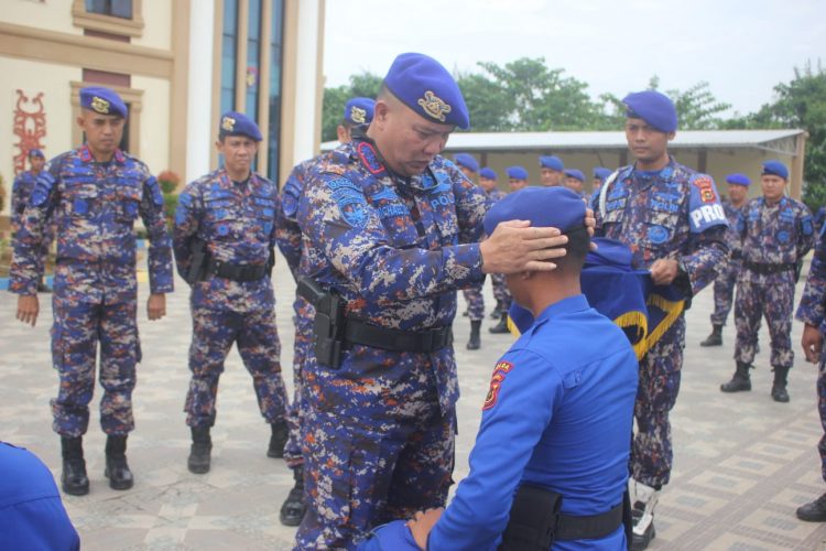 Direktur Polairud Polda Jambi lakukan pembaretan. (Foto : Istimewa)