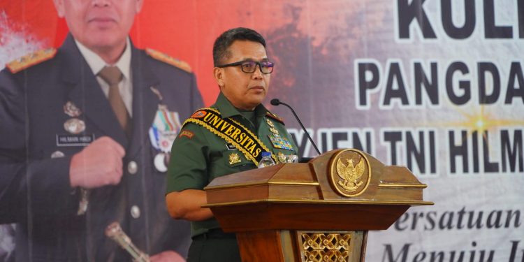 Pangdam Sriwijaya saat beri kuliah umum di UNJA. (Foto : Penrem Gapu)