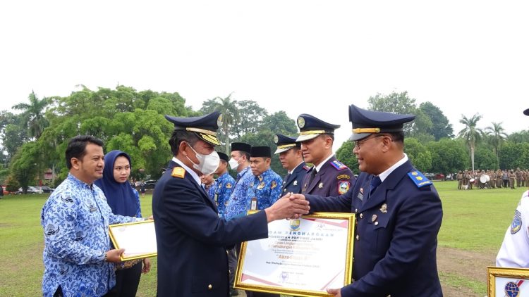 Wagub memimpin acara hari perhubungan di kantor Gubernur Jambi. (Foto : Diskominfo provinsi Jambi)