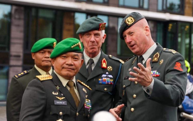 Jalin Kerja Sama, Kasad Kunjungi The Royal Netherland Army. (Foto : Dispenad)