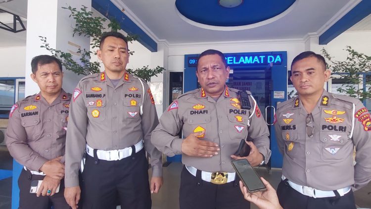 Kombes Pol Dhafi (dua kanan). (Foto : Dokumentasi)