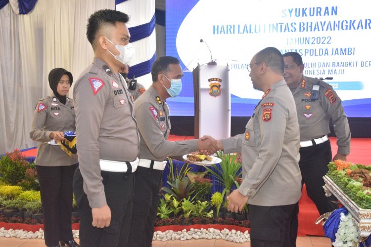 Kapolda Jambi pada acara HUT Lantas ke-67. (Foto : Humas Polda Jambi)