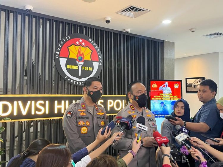 Kadiv Humas Polri saat memberikan keterangan ke awak media. (Foto : Polri)