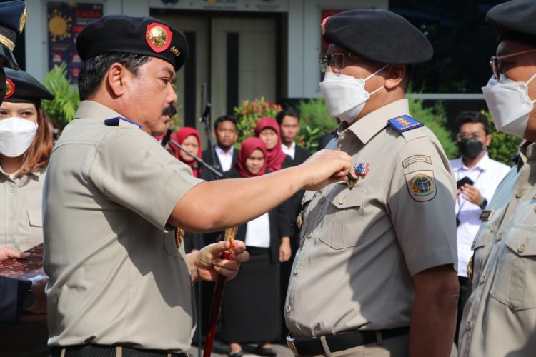 Menteri Hadi Tjahjanto memimpin upacara peringatan Hantaru tahun 2022. (Foto : ATR/BPN)