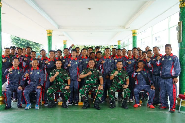 Danrem Gapu melepas kontingen liga santri nasional. (Foto :Penrem Gapu)