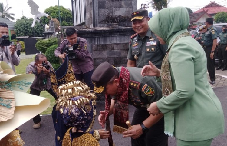 Pangdam Sriwijaya tiba di Makorem Gapu. (Foto : Rolan - sinarjambi.com)