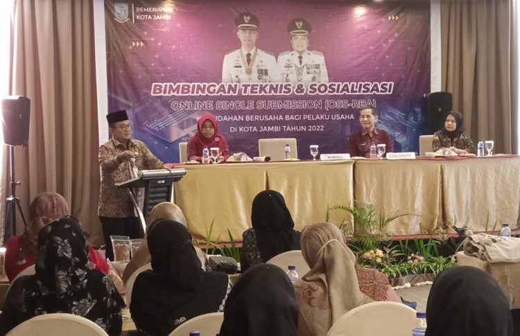 Wawako Maulana membuka bimtek dan sosialisasi OSS-RBA. (Foto : Rolan - sinarjambi.com)