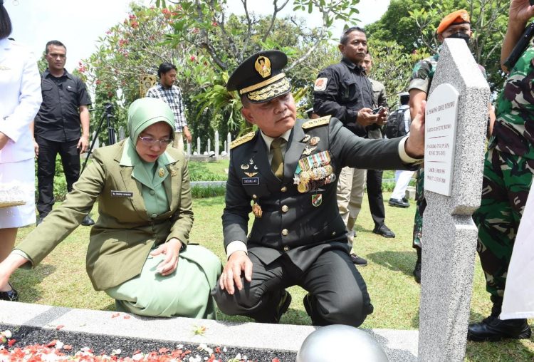 KSAD ziarah ke makam pahlawan. (Foto : ist)