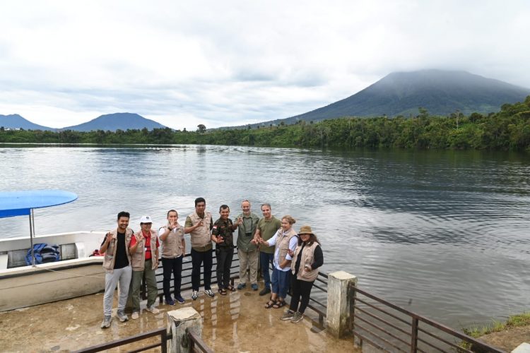 Ada yang Kepincut Rasa Kopi Jangkat dan Takjub Indahnya Panorama Danau Pauh. (Foto : ist)