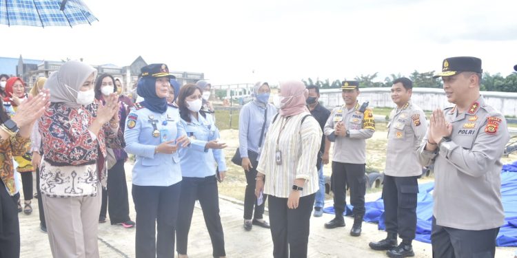 Kapolda Dampingi Kunker Istri-istri Menteri KIB Ke Lapas Perempuan Muarojambi. (Foto : ist)