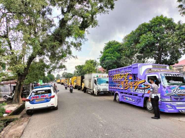 Polresta Jambi Tilang 38 Truk Batu Bara. (Foto : ist)