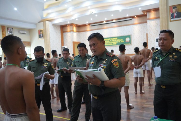 Danrem 042/Gapu Pimpin Sidang Parade Calon Tamtama PK TNI AD Reguler dan Keagamaan Gelombang - II TA. 2022. (Foto : ist)