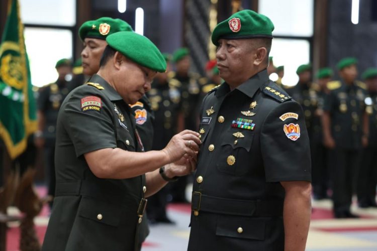 KSAD Pimpin Alih Kodal Satuan, Kenaikan Pangkat Pati dan Sertijab Pejabat TNI AD. (Foto : ist)