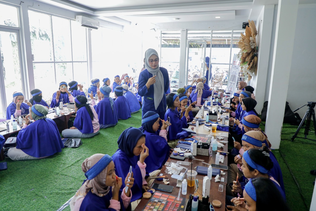 Ajak Perempuan Percantik Diri, Srikandi Ganjar Jambi Gelar Beauty Class. (Foto : ist)