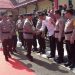 Irjen Pol Rusdi Hartono melepas Irjen Pol Rachmad Wibowo. (Foto : Rolan - sinarjambi.com)