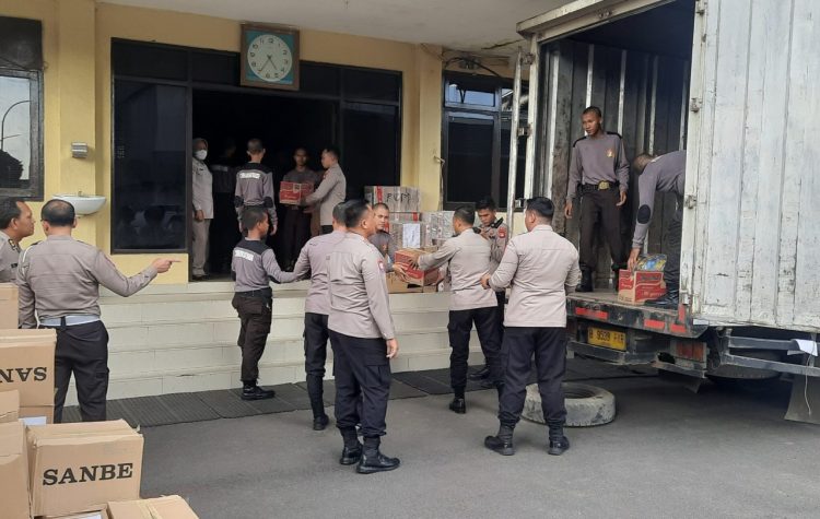 Mantap! Polda Sumsel yang Pertama Kali Salurkan Bantuan Gempa Cianjur. (Foto : ist)