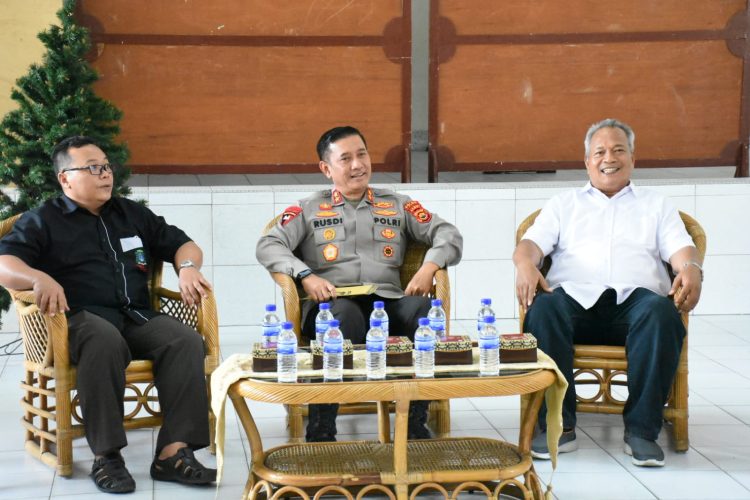 Kapolda Jambi Silaturahmi Dengan Tokoh Agama Katolik. (Foto : ist)