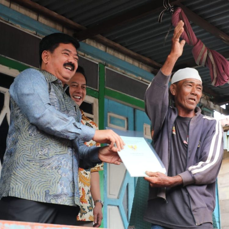 Menteri ATR/Kepala BPN: Terima Kasih kepada Aparat Terkait dalam Menyelesaikan Program PTSL
(Foto : ist)