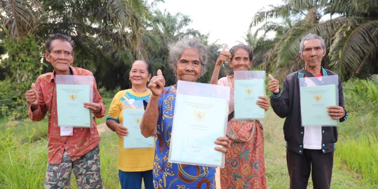770 Hektar Resmi Jadi Milik Masyarakat SAD 113, Abas Subuk: Tangisan Perjuangan Saya Terbayar Tuntas. (Foto : ist)